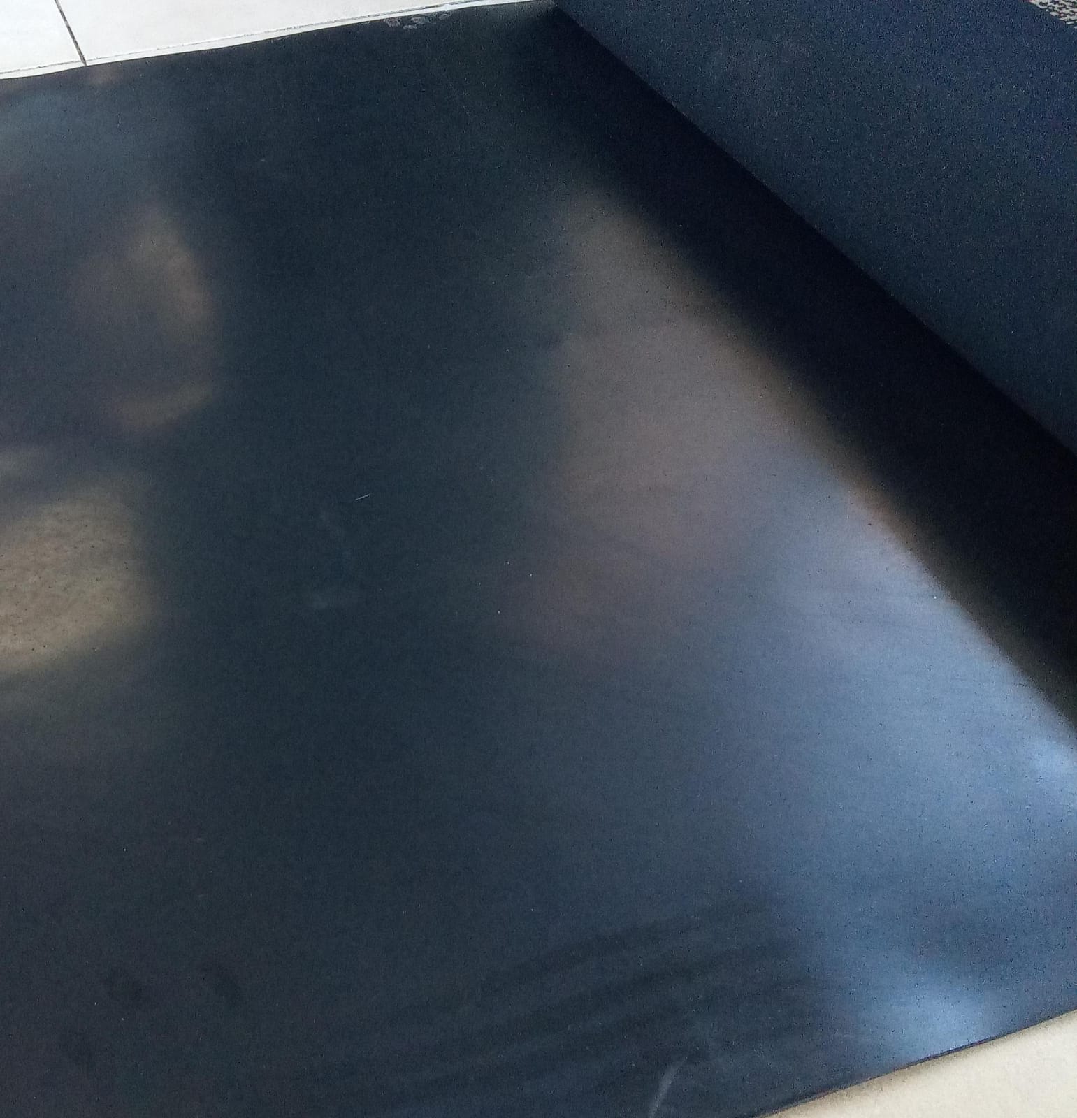 Piso de Goma Liso - piso antideslizante liso para industria, gimnasio y taller